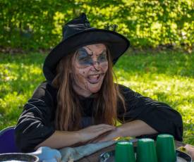 Slet českoveských čarodějnic a stavění májky